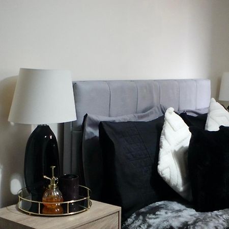 Modern Spacious Apartment In Digbeth With Balcony - Netflix, Youtube, Amazon Tv, Superfast Wifi - Just 10 Mins To Birmingham Centre, Bullring, Train, Coach Station And Birmingham Fc Exterior foto